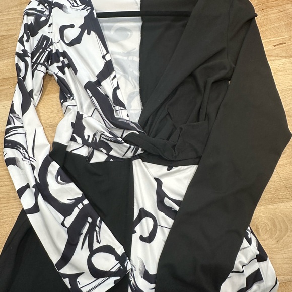 Glamaker jumpsuit. Black half/white half design - Picture 4 of 6